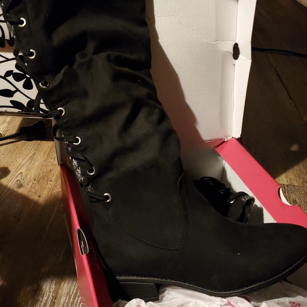 Womens black boots size 8.5 wide calf